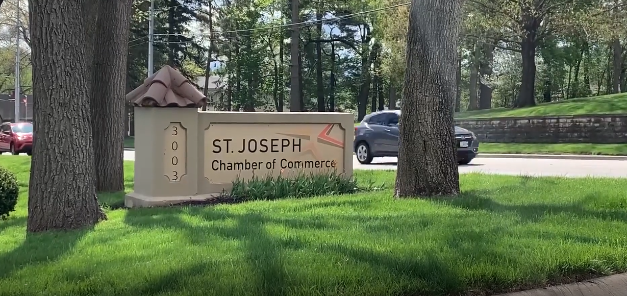 The St. Joseph Chamber of Commerce sign is displayed along Frederick Avenue.