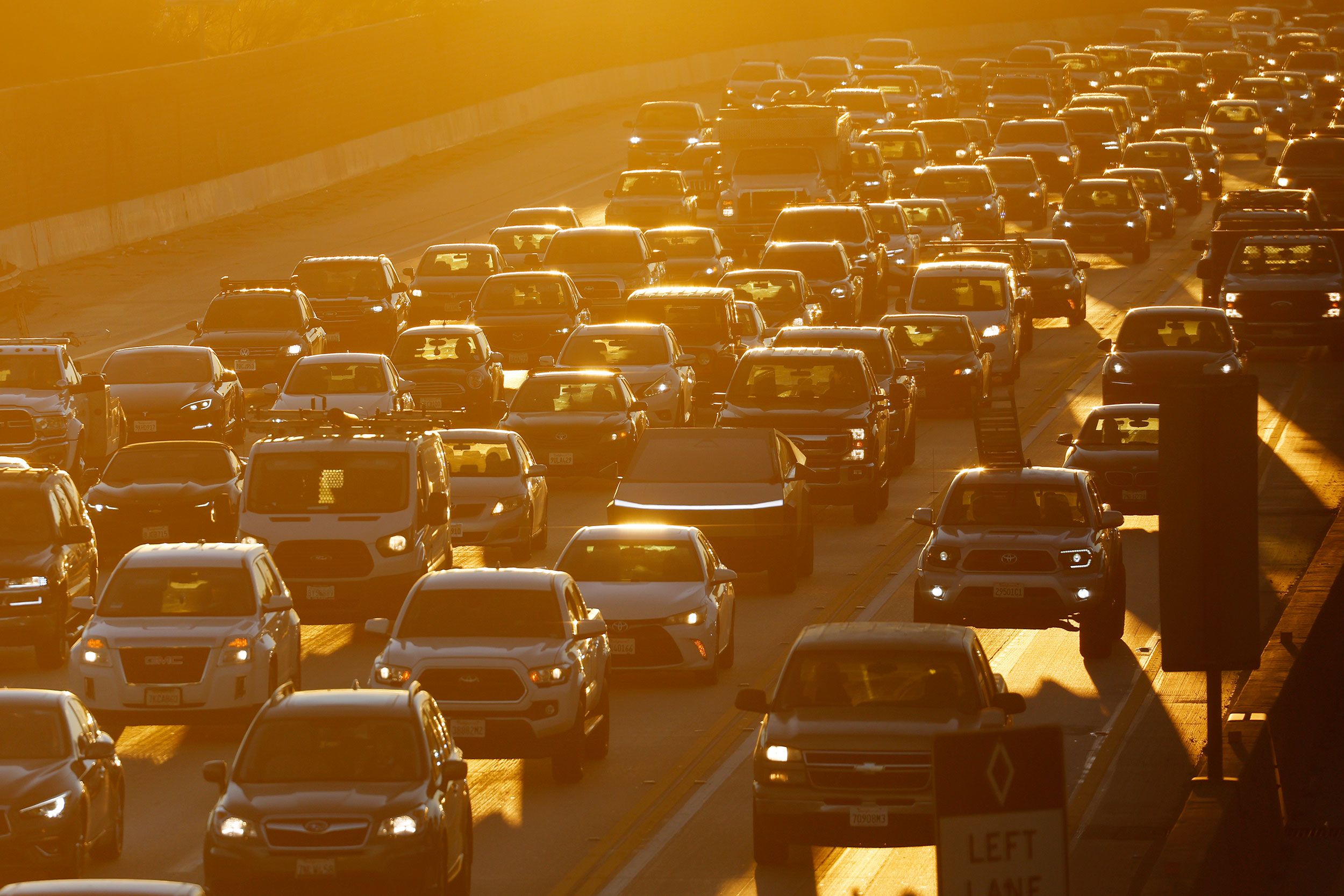 <i>Kevin Carter/Getty Images via CNN Newsource</i><br/>Traffic backs up on northbound Interstate 405 during the morning commute at sunrise on January 15
