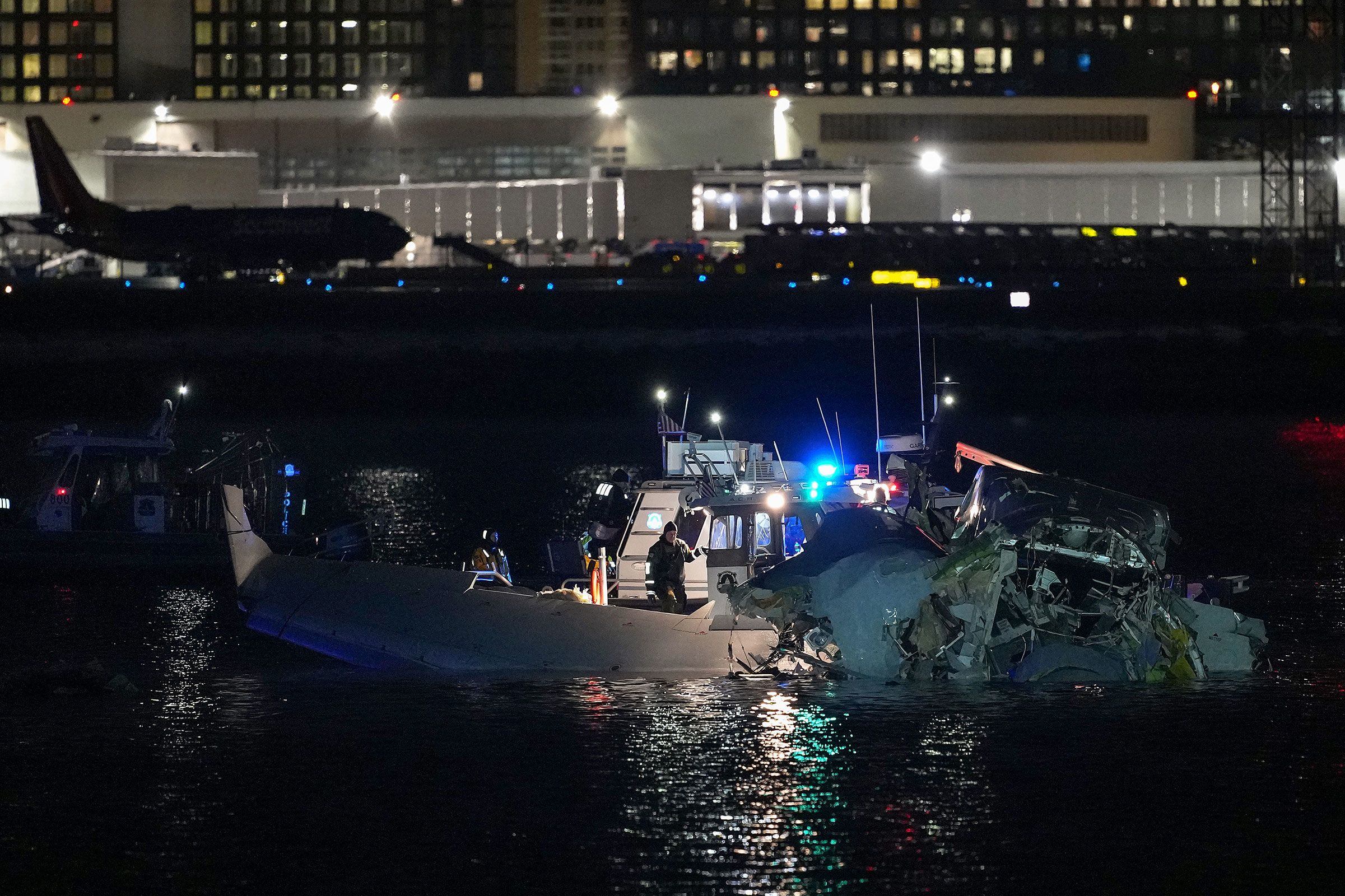 <i>Andrew Harnik/Getty Images via CNN Newsource</i><br/>Emergency response units assess airplane wreckage in the Potomac River near Ronald Reagan Washington Airport on January 30