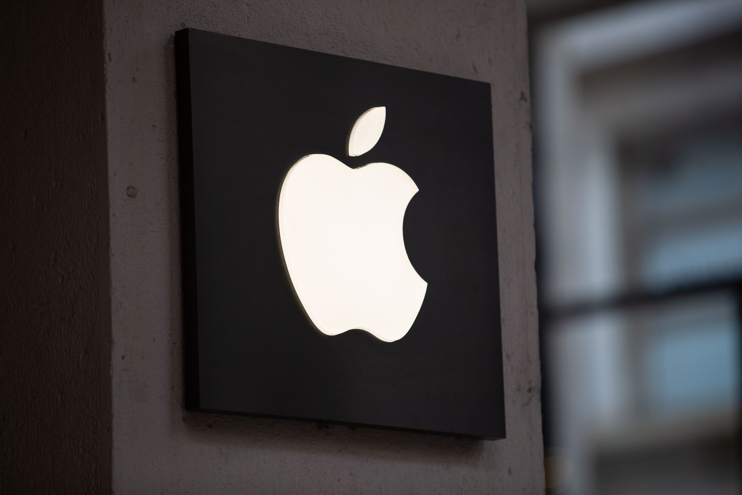 <i>Alexander Pohl/NurPhoto via Getty Images via CNN Newsource</i><br/>Apple allowed child sexual abuse materials on iCloud for years