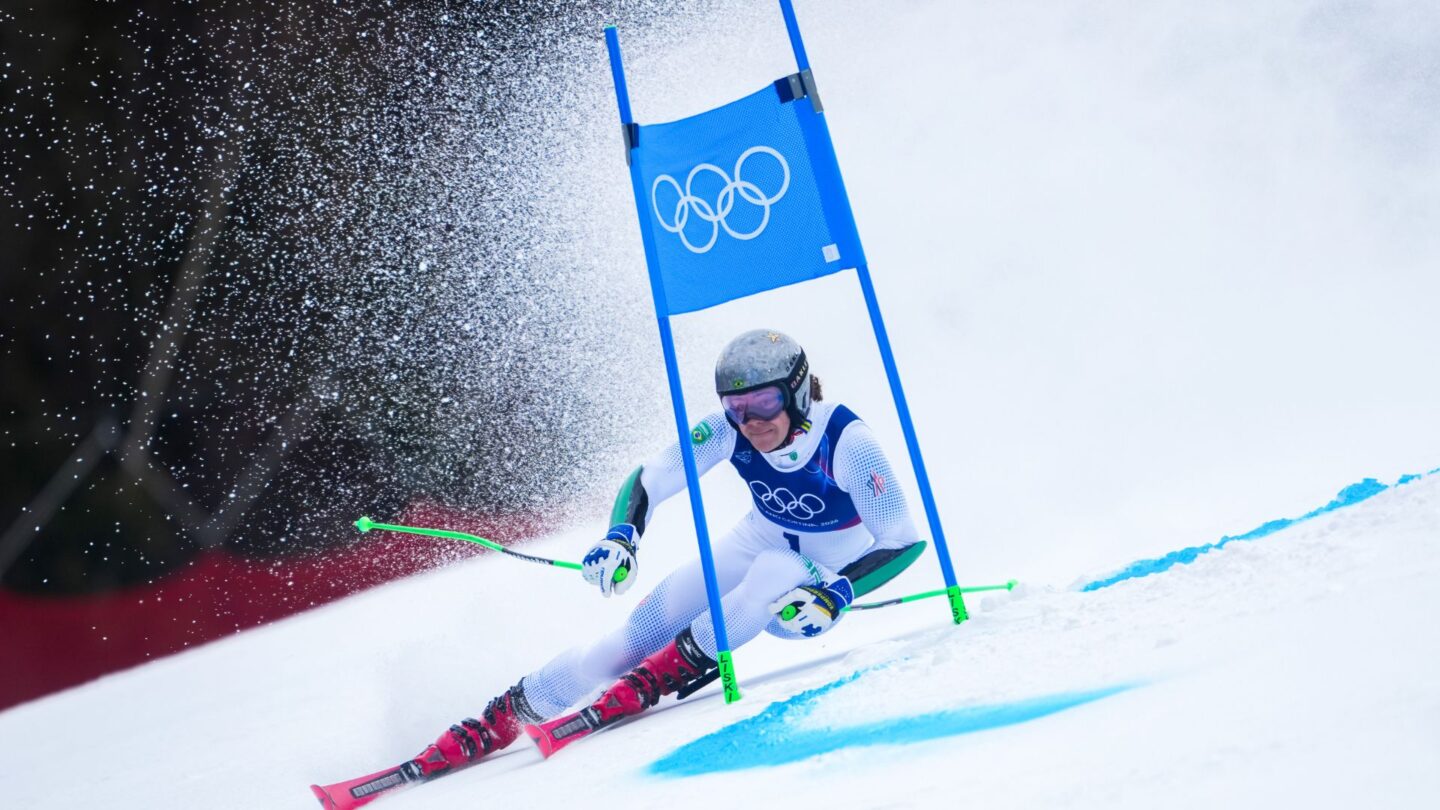 A skier on a giant slalom course