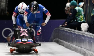 Elana Meyers Taylor starts two-woman bobsled run