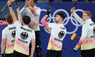 German curlers wave to crowd