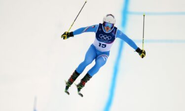 Simone Deromedis skis
