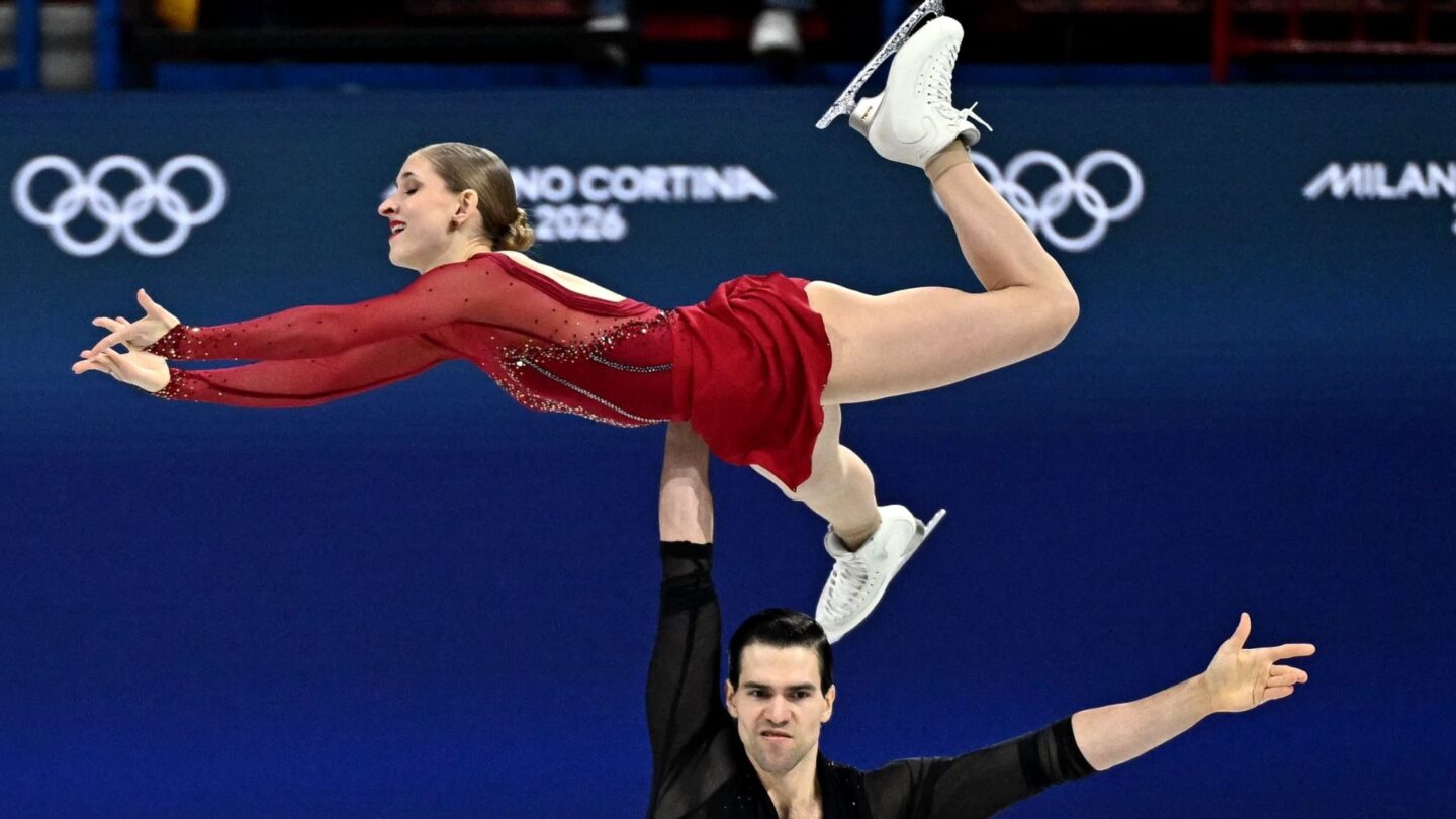Minerva Fabienne Hase and Nikita Volodin in their short program.