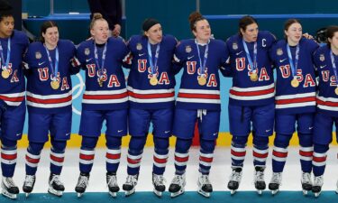 U.S. women's hockey team receives gold medal after defeating Canada