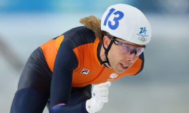 Jorrit Bergsma races in the men's mass start final