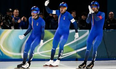 Italy does Steph Curry's "night night" celebration after winning men's team pursuit gold