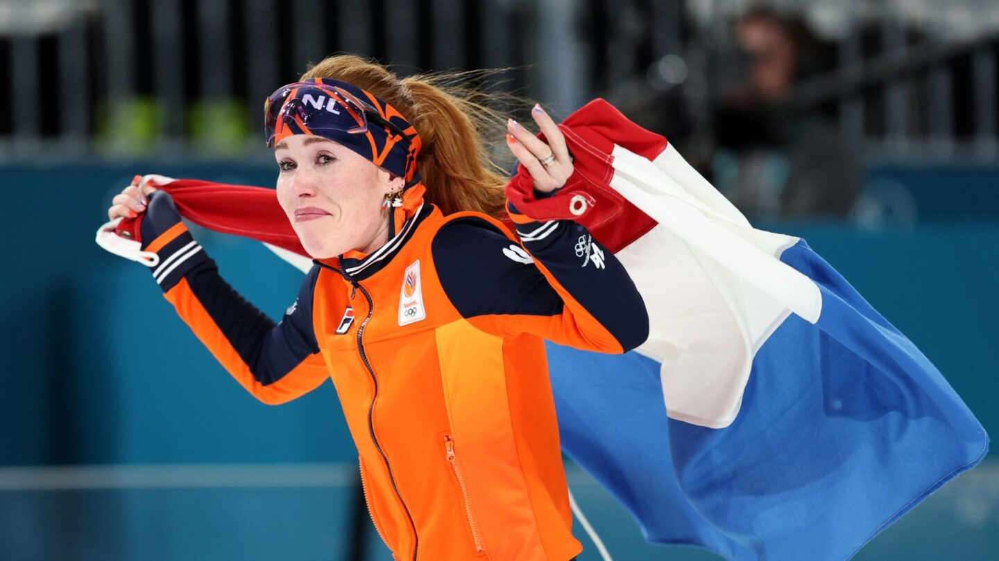 <i>NBC Olympics</i><br/>Antoinette Rijpma-de Jong skates a victory lap with the Dutch flag