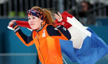 Antoinette Rijpma-de Jong skates a victory lap with the Dutch flag