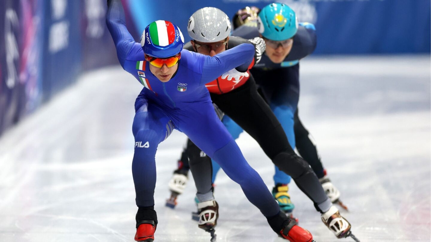 Pietro Sighel leads the pack in his 500m heats