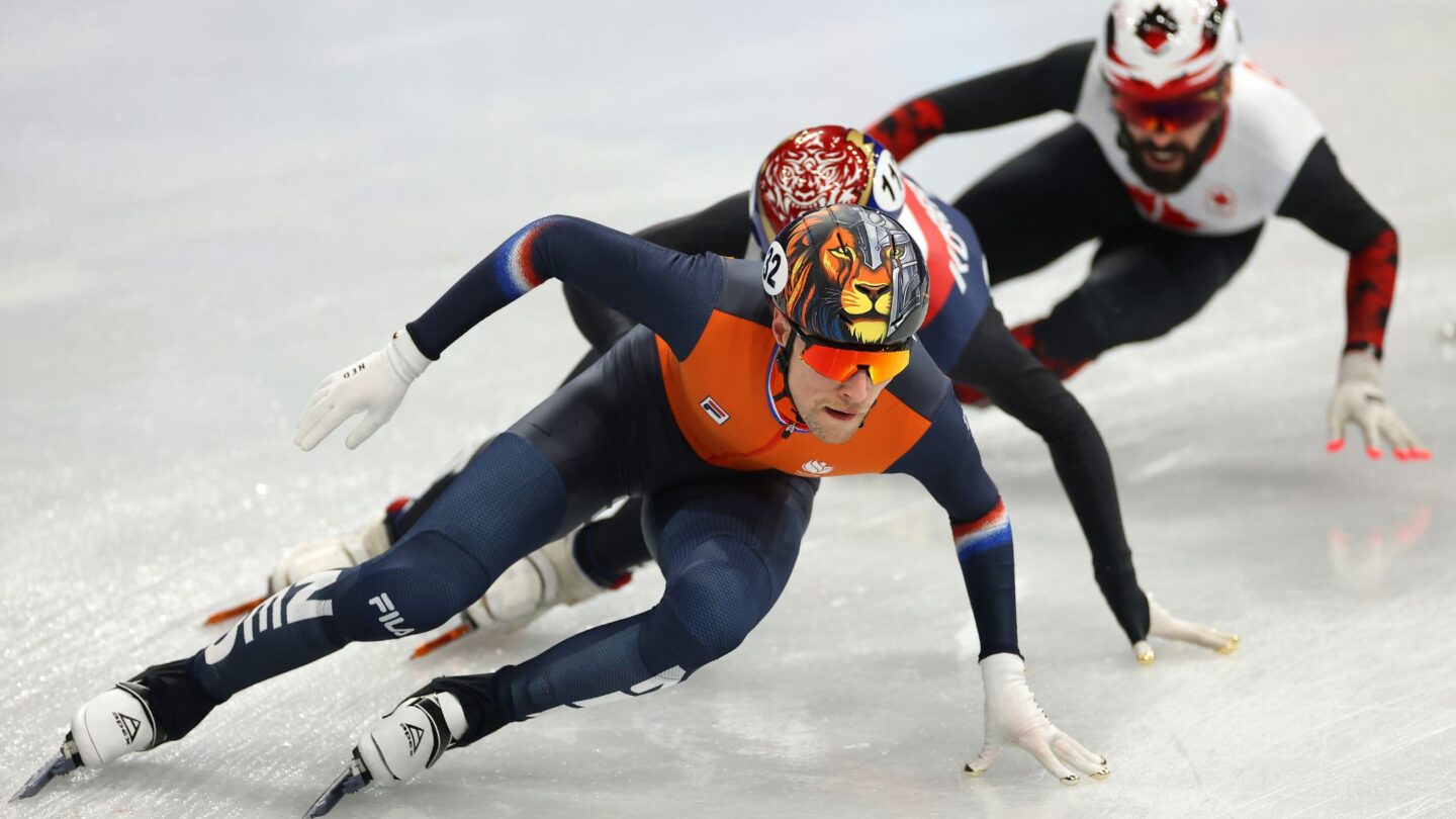 <i>NBC Olympics</i><br/>Skaters compete in the men's relay in Milan