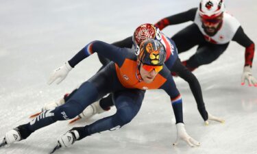 Skaters compete in the men's relay in Milan