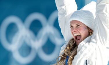 Jessie Diggins celebrates her bronze medal.