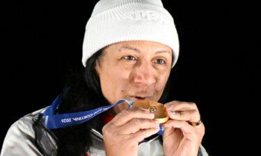 Elana Meyers Taylor with her gold medal