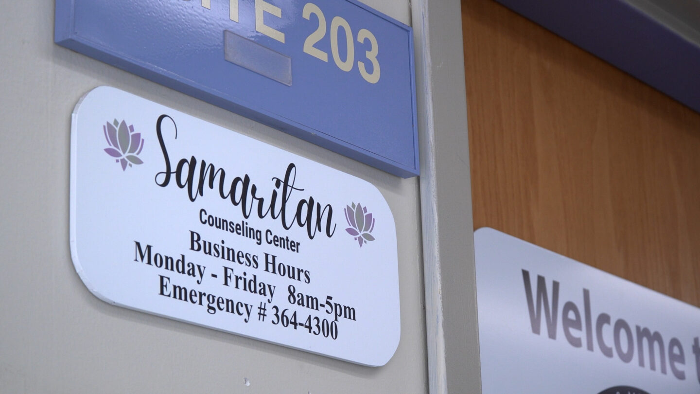 Samaritan Counseling Center suite sign and business hours.