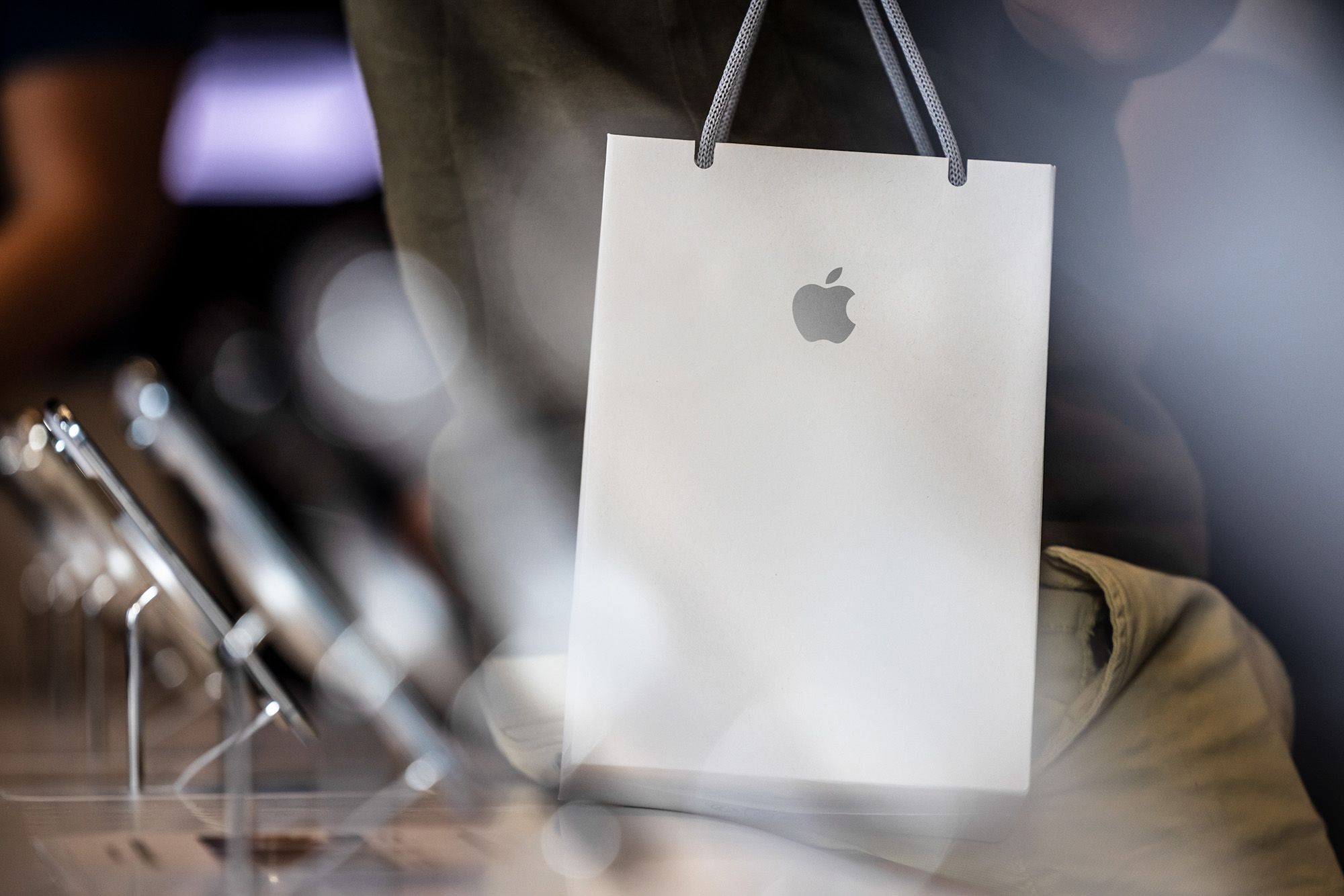 <i>Angel Garcia/Bloomberg/Getty Images via CNN Newsource</i><br/>The Apple logo on a shopping bag at the company's store in Barcelona
