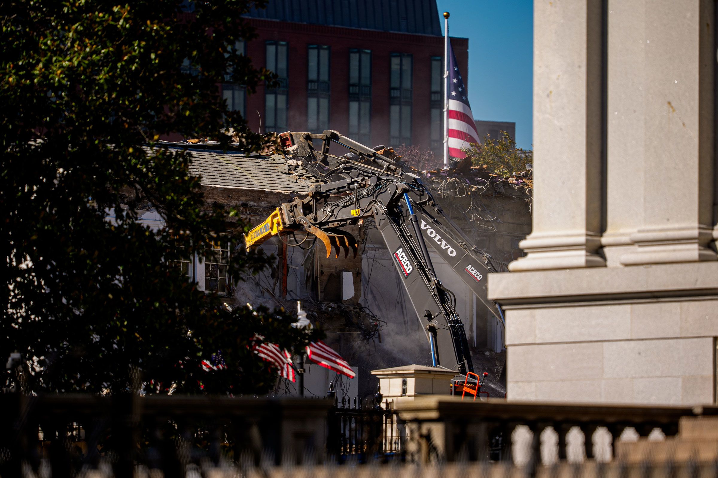 <i>Andrew Harnik/Getty Images via CNN Newsource</i><br/>The facade of the East Wing of the White House is demolished by work crews on October 21.