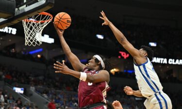 Santa Clara's Elijah Mahi scores in the second half against Kentucky.