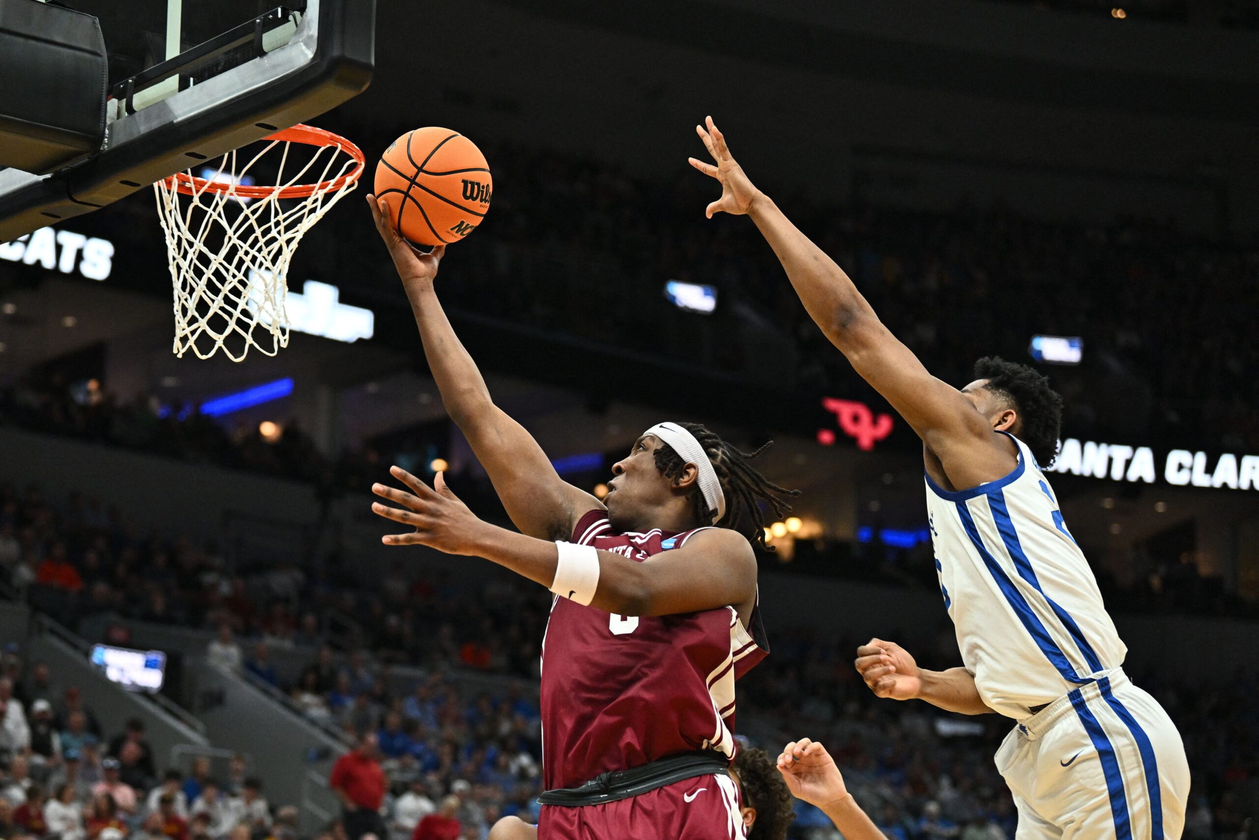 <i>Jeff Le/Imagn Images/Reuters via CNN Newsource</i><br/>Santa Clara's Elijah Mahi scores in the second half against Kentucky.
