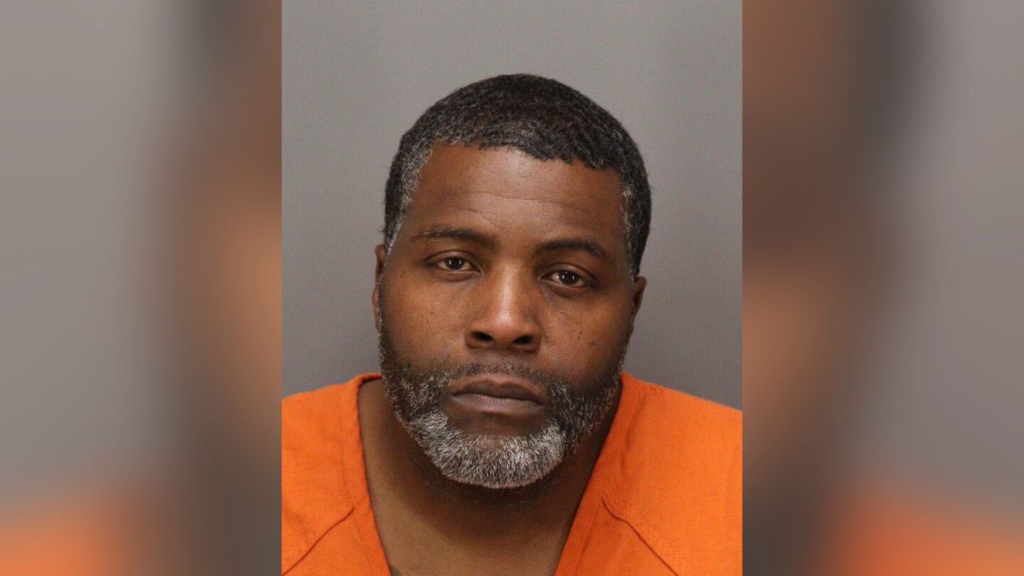 <i>Pinellas County Sheriff’s Office via CNN Newsource</i><br/>Oscar Fowler is seen in a booking photo.