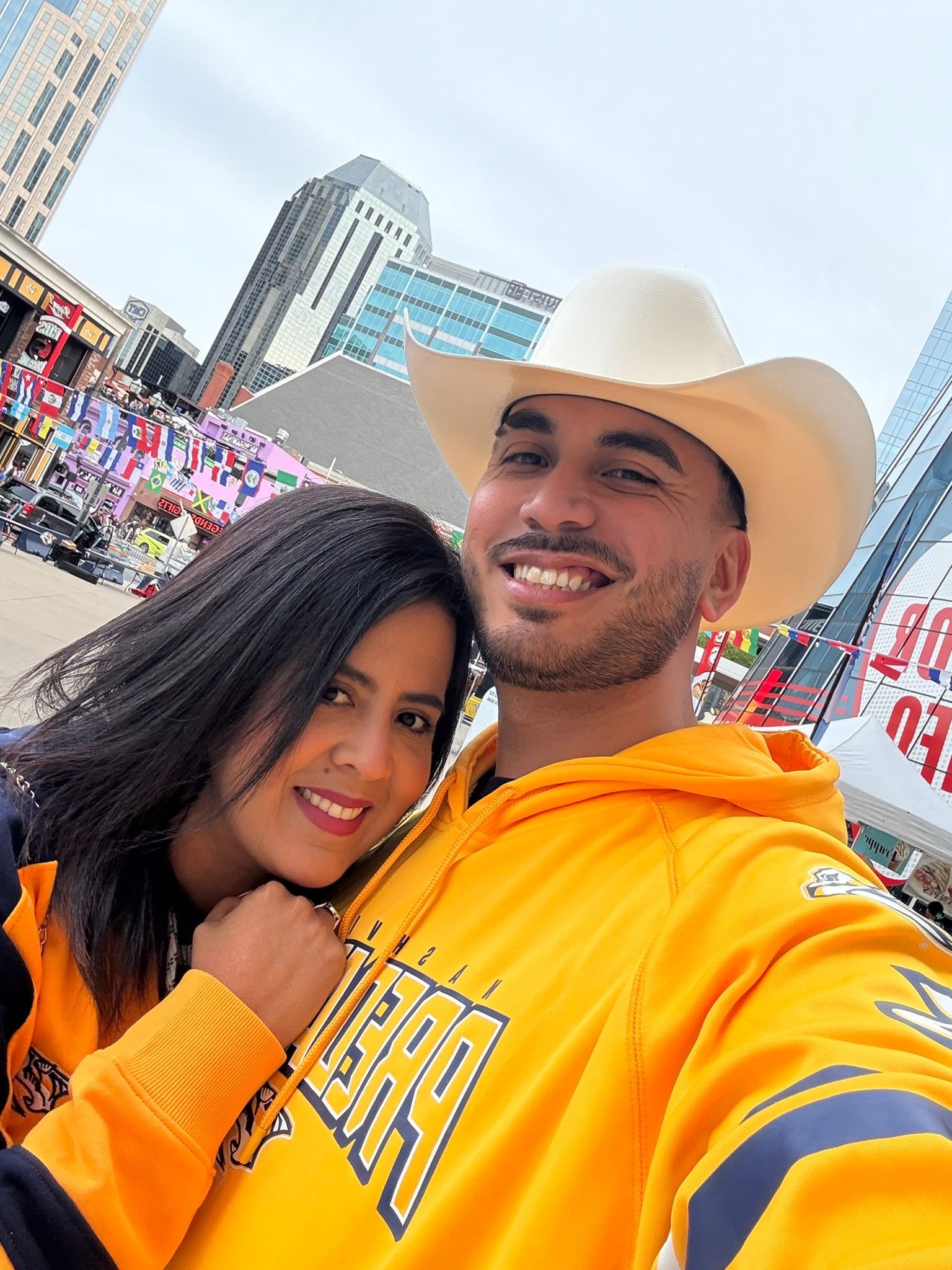 <i>Courtesy Alejandro Medina via CNN Newsource</i><br/>Estefany Rodriguez poses for a photo with her husband Alejandro Medina.