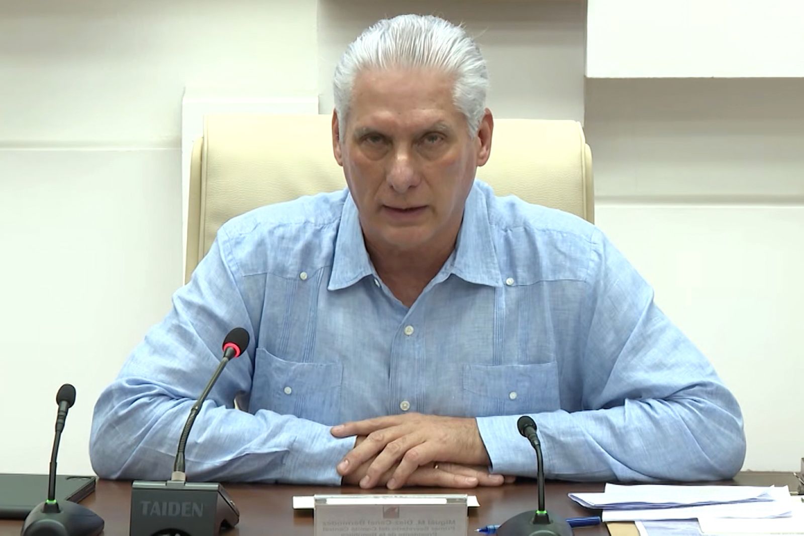 <i>Norlys Perez/Reuters via CNN Newsource</i><br/>People stand on the street during a mass blackout in Havana