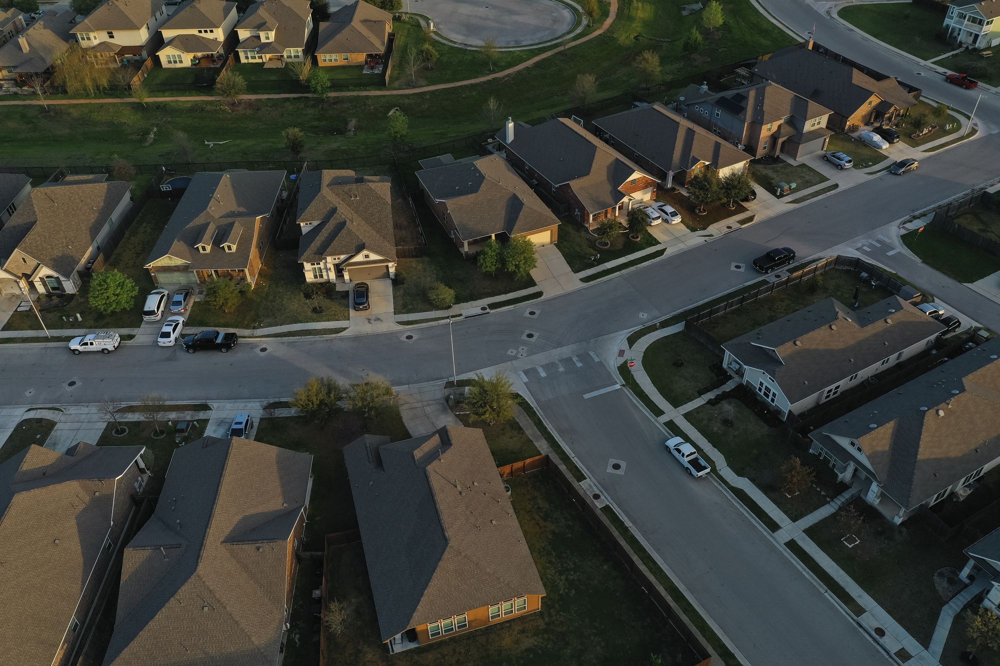 <i>Jordan Vonderhaar/Bloomberg/Getty Images via CNN Newsource</i><br/>Recent economic uncertainty has clouded the outlook for this spring's home shopping season.