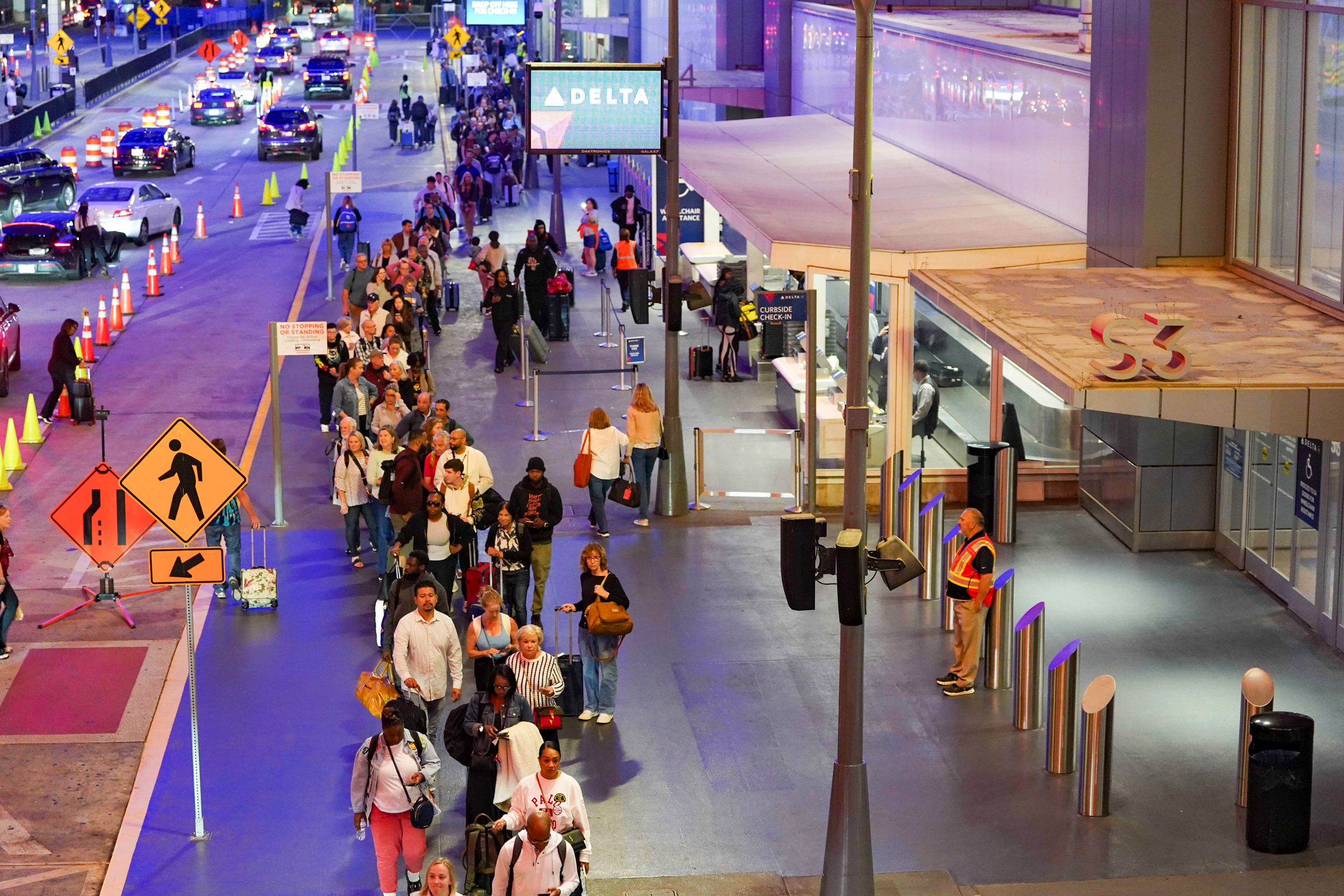 <i>Megan Varner/Getty Images via CNN Newsource</i><br/>Travelers wait in long lines early in the morning at Atlanta Hartsfield-Jackson International Airport on March 27 in Atlanta.