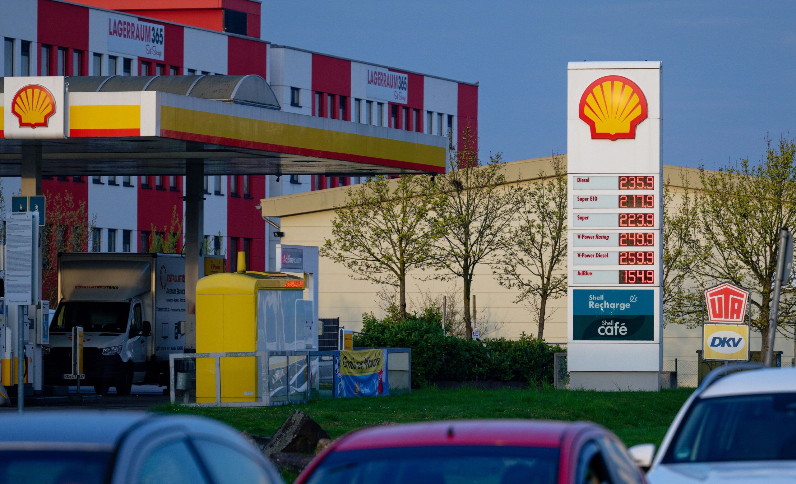 <i>Henning Kaiser/picture alliance/Getty Images via CNN Newsource</i><br/>A price chart shows the fuel prices at a petrol station in Cologne
