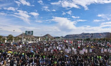 Houthi supporters demonstrate in solidarity with Iran