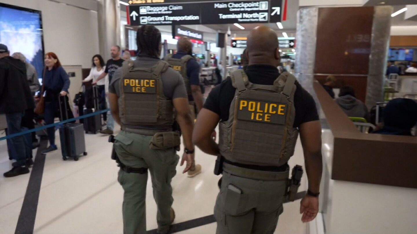 <i>CNN via CNN Newsource</i><br/>Abysmal wait times at airports started to ease Monday morning as tens of thousands of Transportation Security Administration workers began receiving back pay after more than a month without a paycheck.