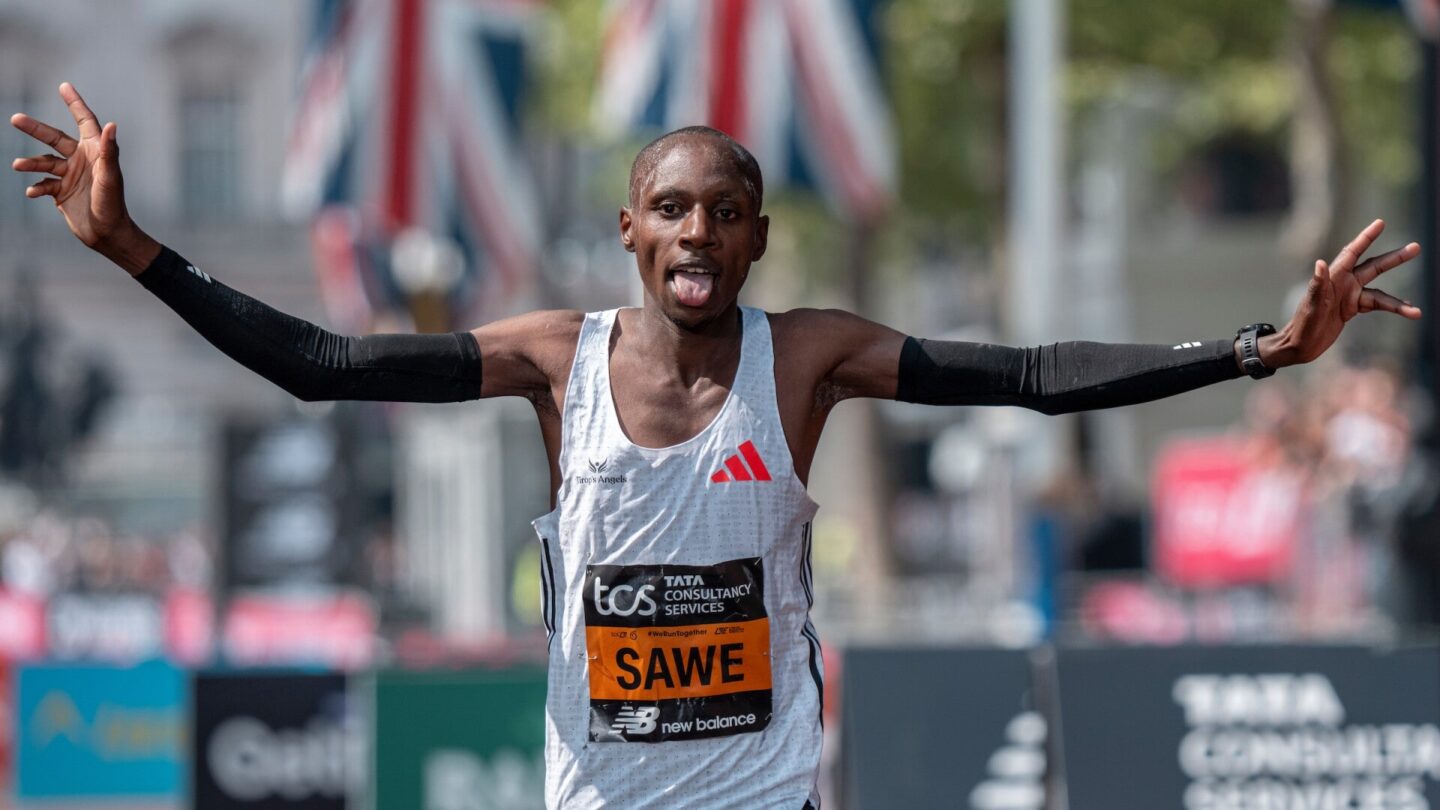 Sabastian Sawe (KEN) raises his arms as he crosses the finish line on The Mall to win the Men’s Elite race of The TCS London Marathon on Sunday 27th April 2025.