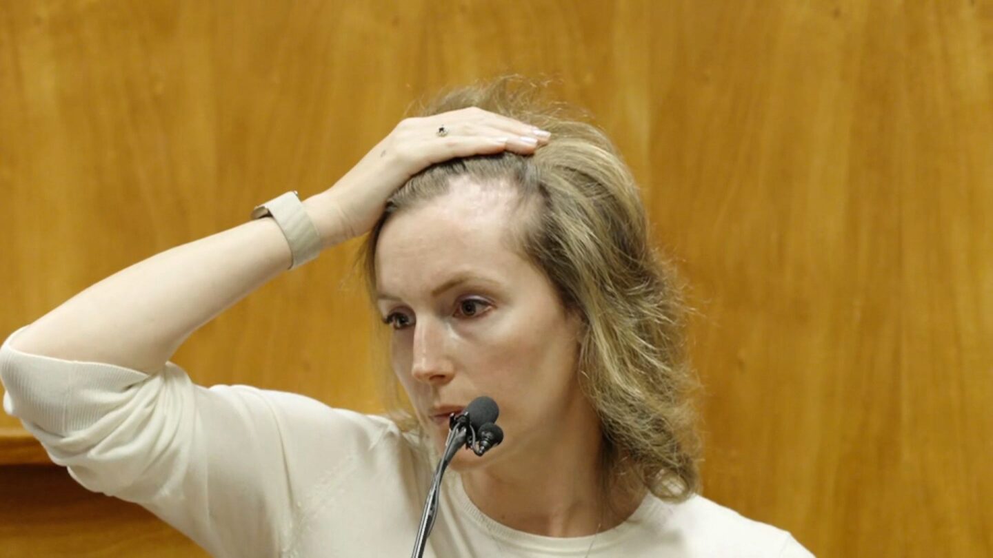 <i>Pool/KITV via CNN Newsource</i><br/>Arielle Konig displays a scar on her forehead during her testimony in Gerhardt Konig's trial.
