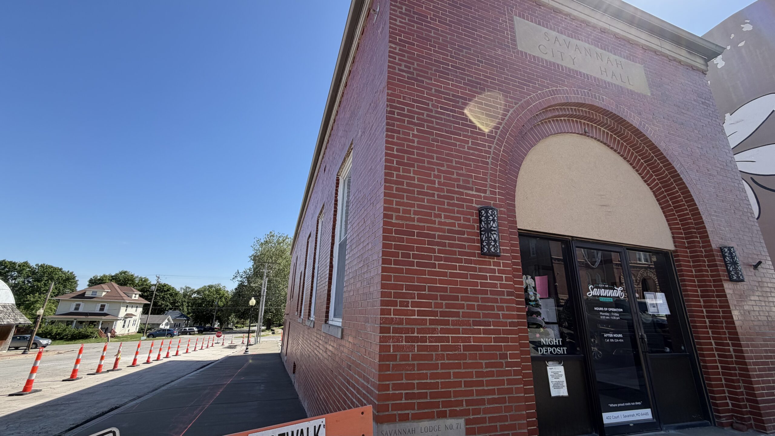 Savannah partners with businesses to replace sidewalks around square