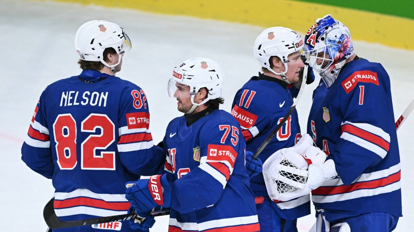 (LtoR) USA's forward #82 Danny Nelson