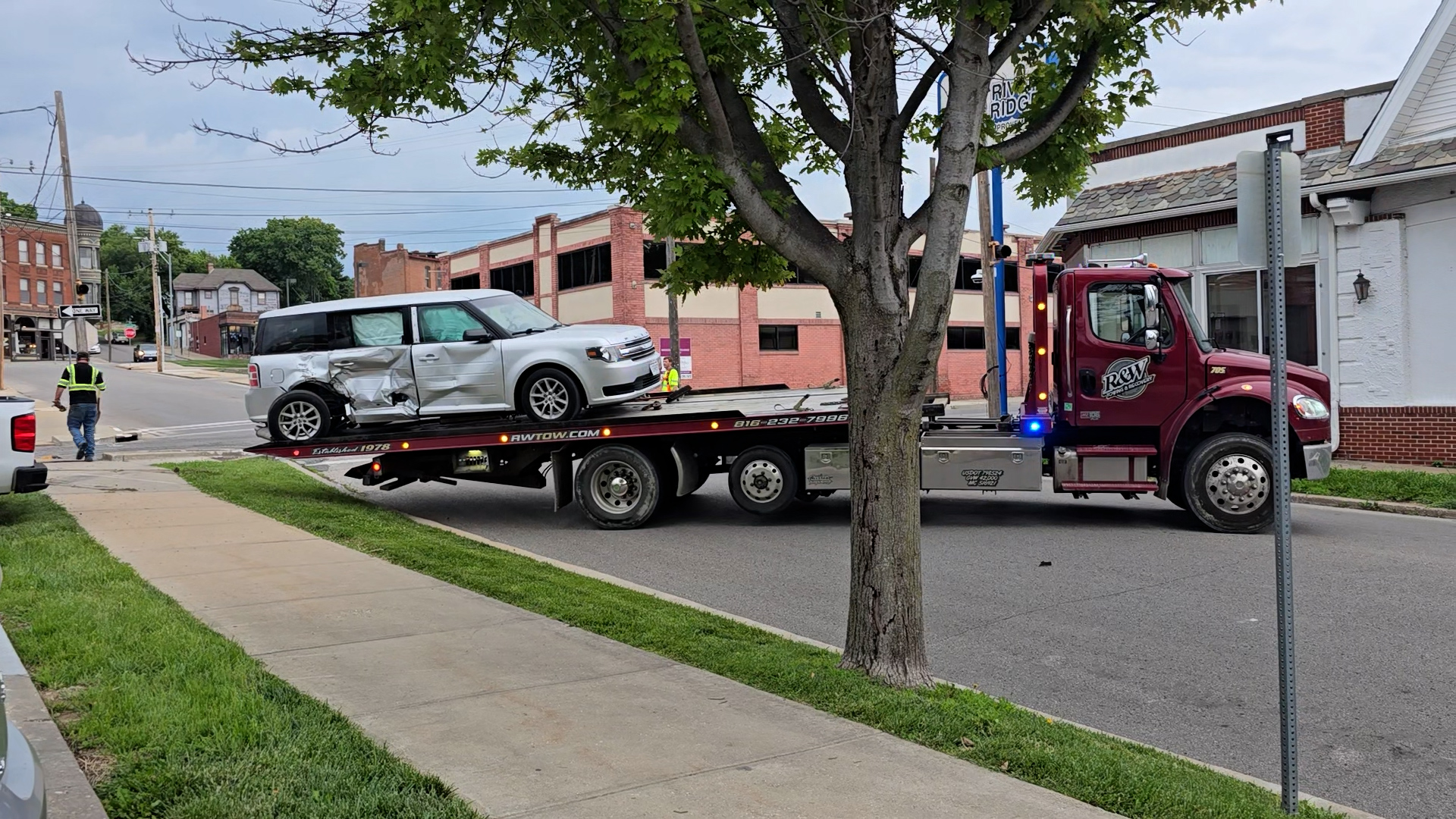 SJPD responds to 2-vehicle crash on Faraon Street