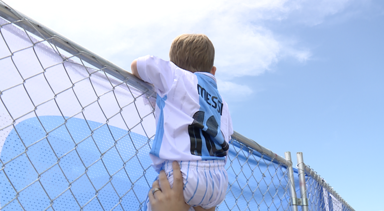 Argentina national team arrives at Kansas City International Airport ahead of World Cup - KQ2 thumbnail