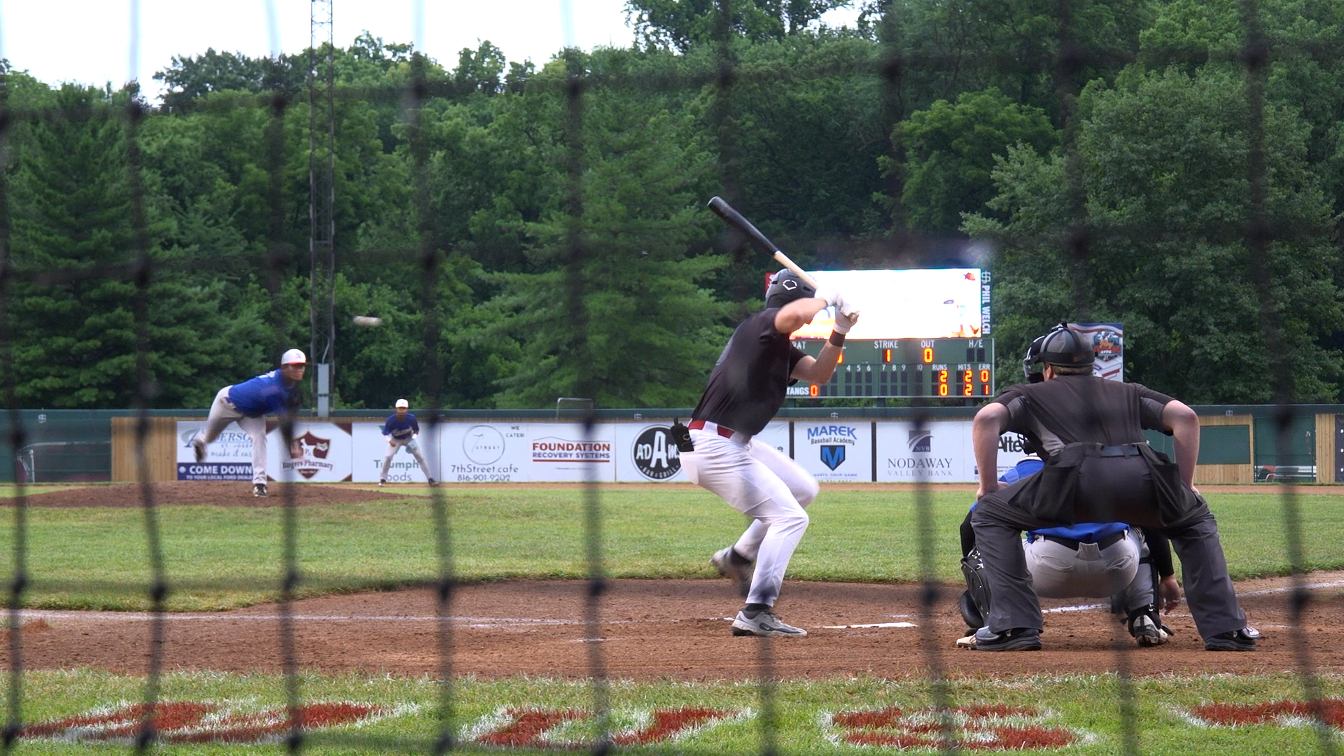 Griffons thump back at Mustangs Saturday evening