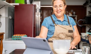 Report finds more small businesses are carrying overdue invoices than last year