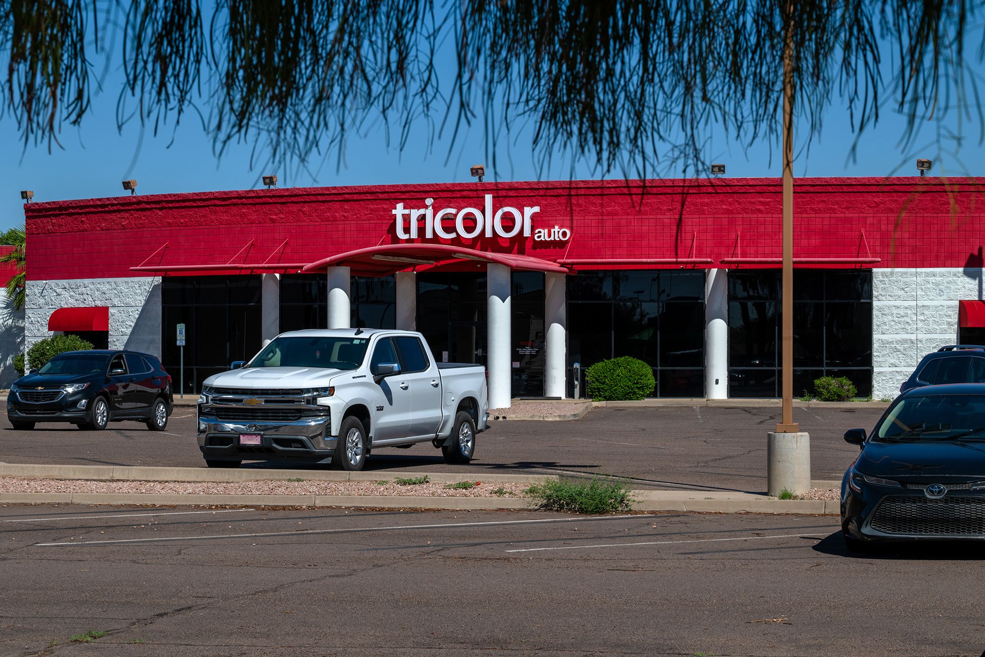 <i>Ash Ponders/Bloomberg/Getty Images via CNN Newsource</i><br/>A Tricolor dealership is pictured in Mesa
