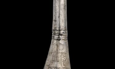 The silver trumpet bears the king's cartouches.