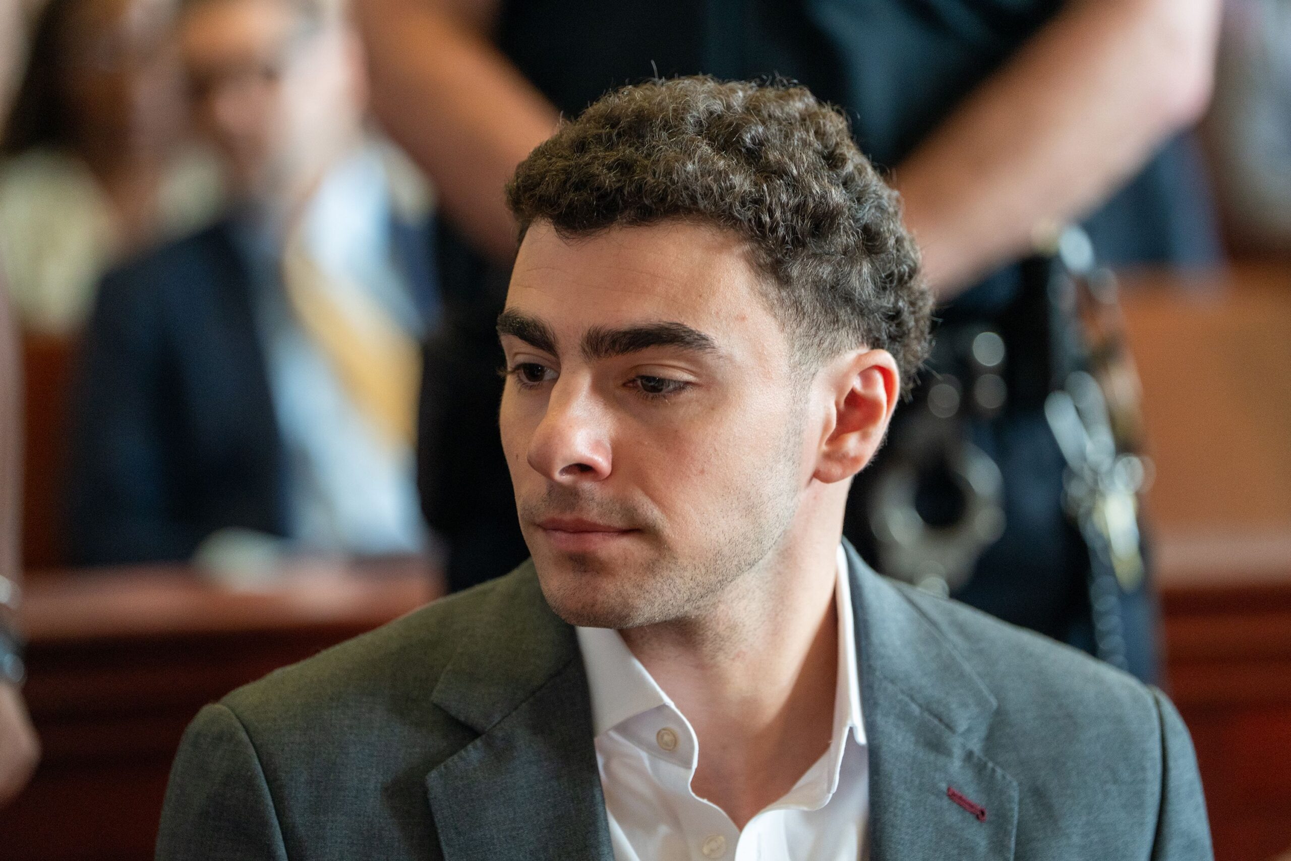 <i>Steven Hirsch/Pool/Getty Images via CNN Newsource</i><br/>Luigi Mangione attends a pre-trial hearing in Manhattan Criminal Court on August 13.