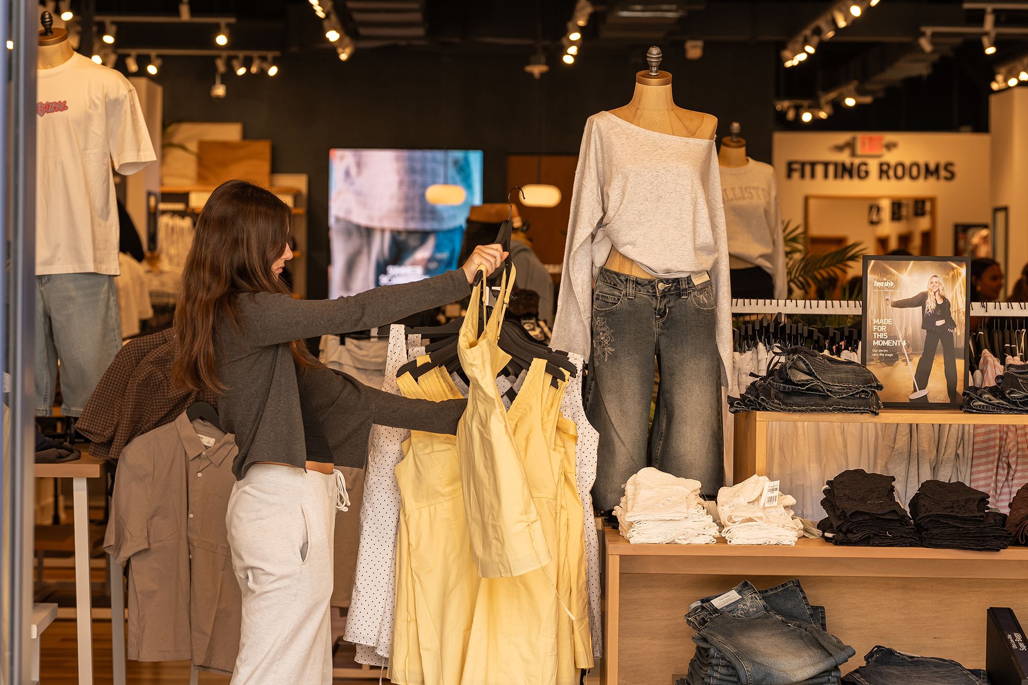 <i>David Paul Morris/Bloomberg/Getty Images via CNN Newsource</i><br/>A shopper inside a Hollister store in Walnut Creek