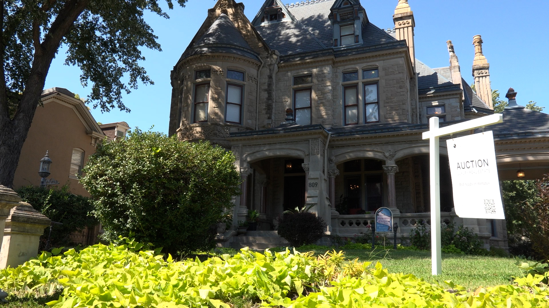 Shakespeare Chateau hits auction
