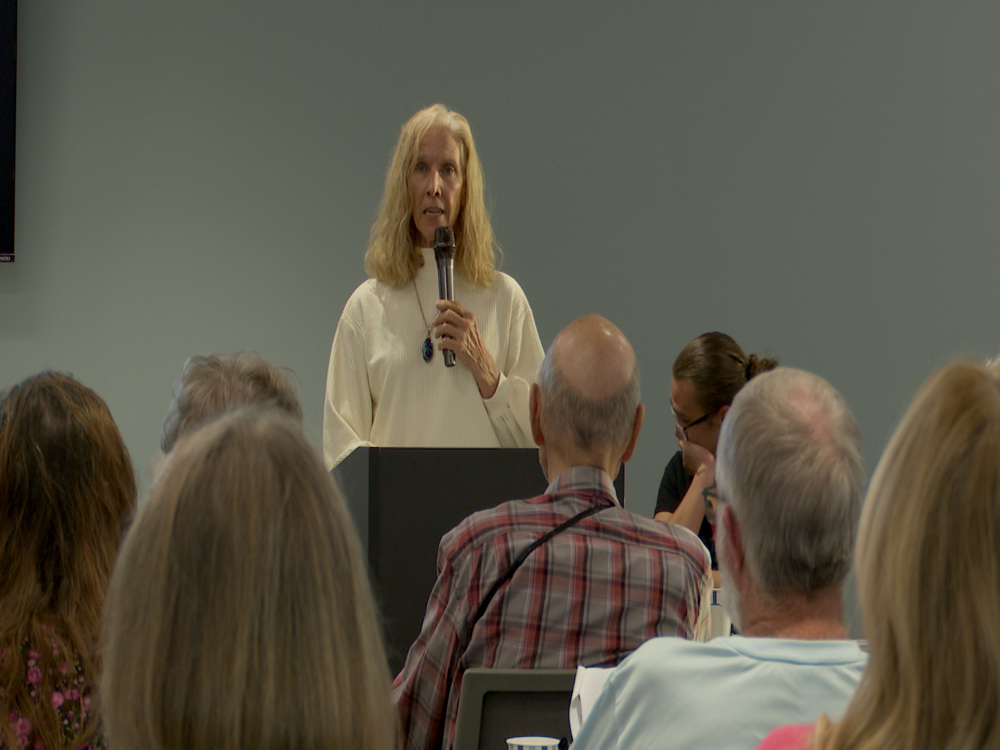 Elizabeth Franklin speaks at the Persisterhood meeting