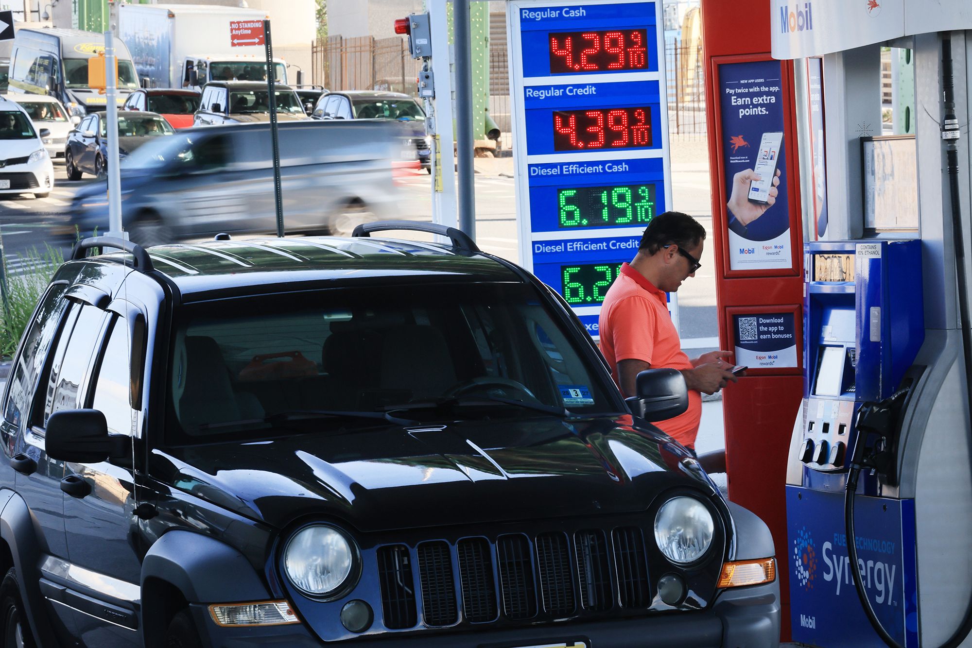 <i>Spencer Platt/Getty Images via CNN Newsource</i><br/>Gas prices are displayed at a Brooklyn gas station on September 4