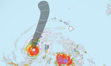 Hurricane Lowell takes aim at Hawaii's western islands later on Sunday.