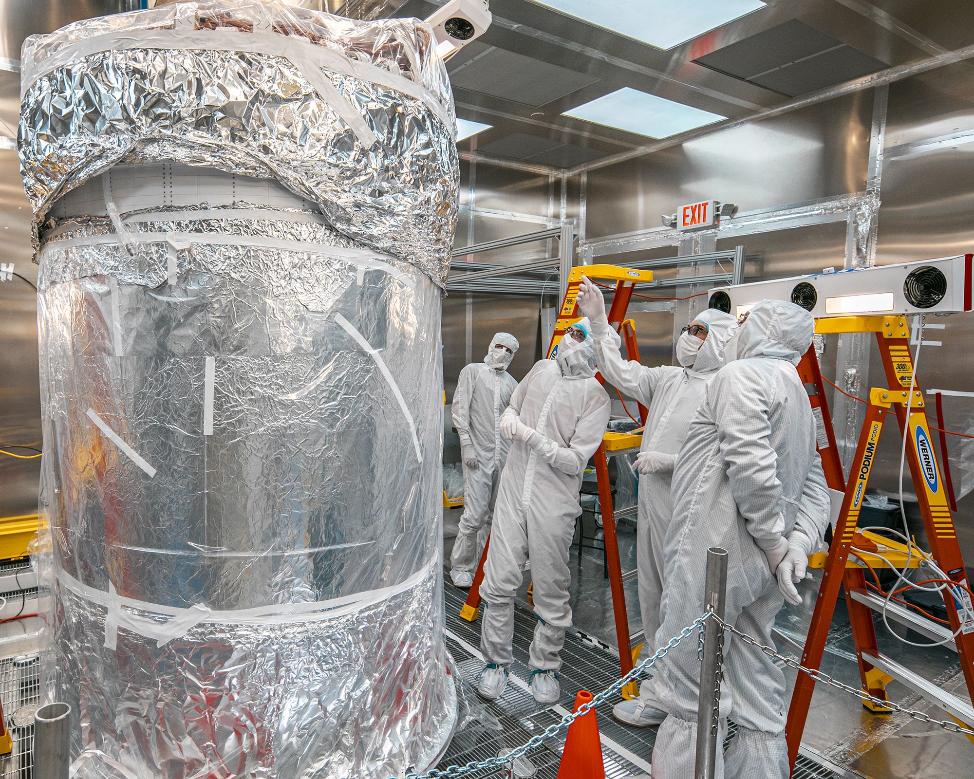 <i>Matthew Kapust/Sanford Underground Research Laboratory via CNN Newsource</i><br/>A view looking up into the LZ outer detector