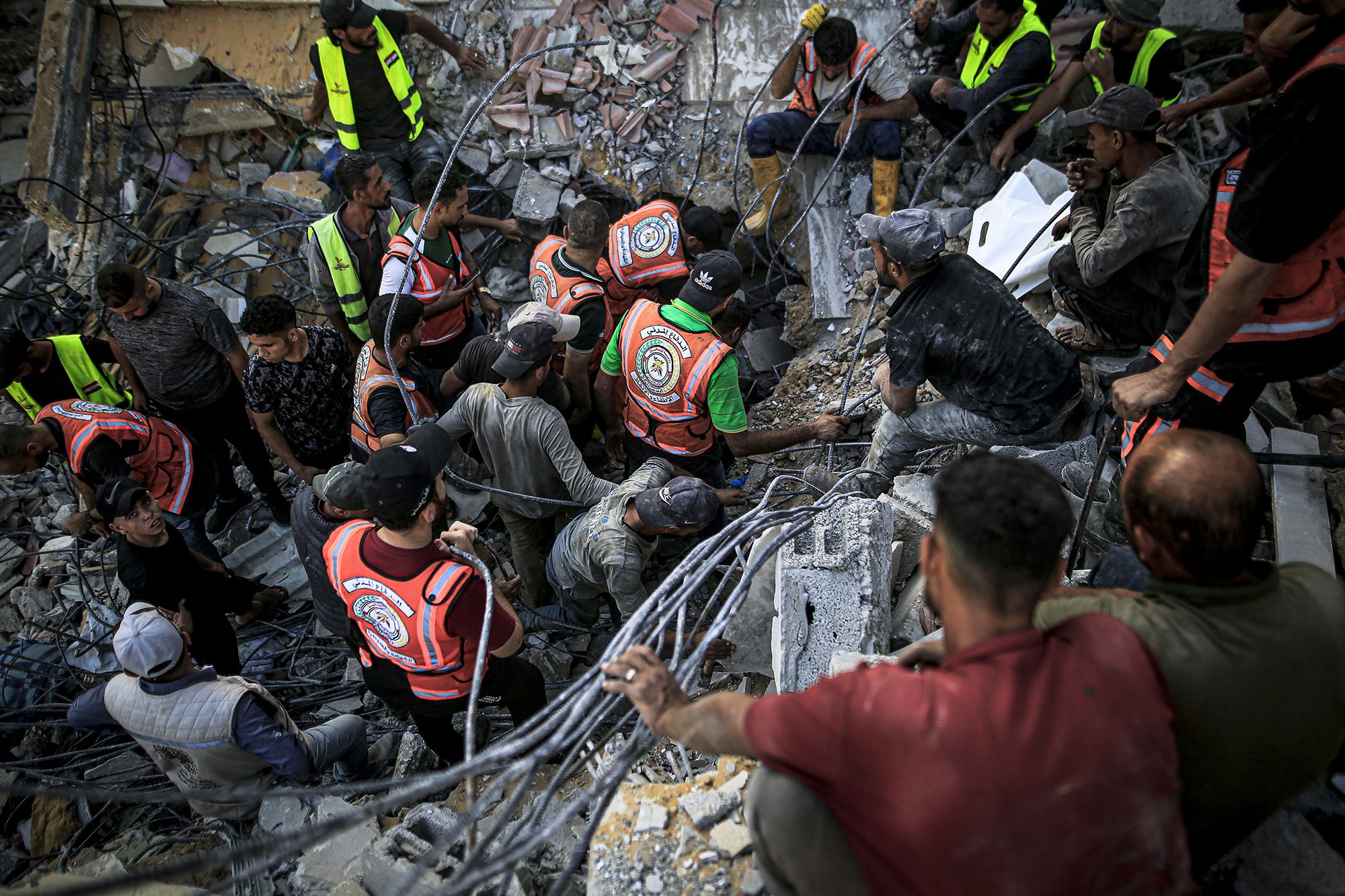 <i>Saeed M. M. T. Jaras/Anadolu/Getty Images via CNN Newsource</i><br/>Rescue workers remove the bodies of victims from the rubble of a collapsed building in Gaza City on Wednesday.